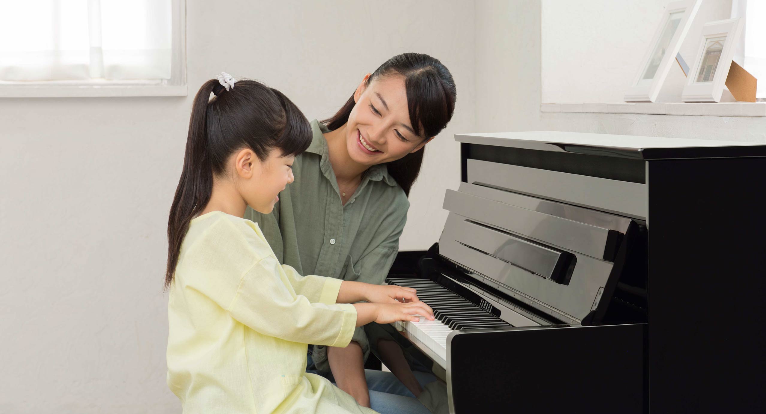 Yamaha Clavinova CLP digital piano with mother and daughter